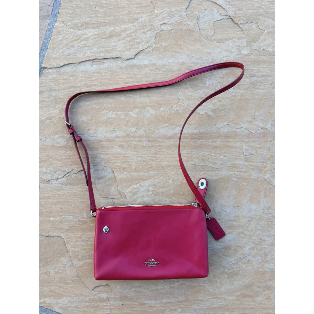 COACH Red Shoulder Bag Pochette 20a